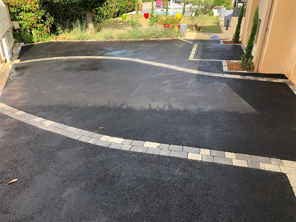 Aménagement exterieur : enrobée et pavé
