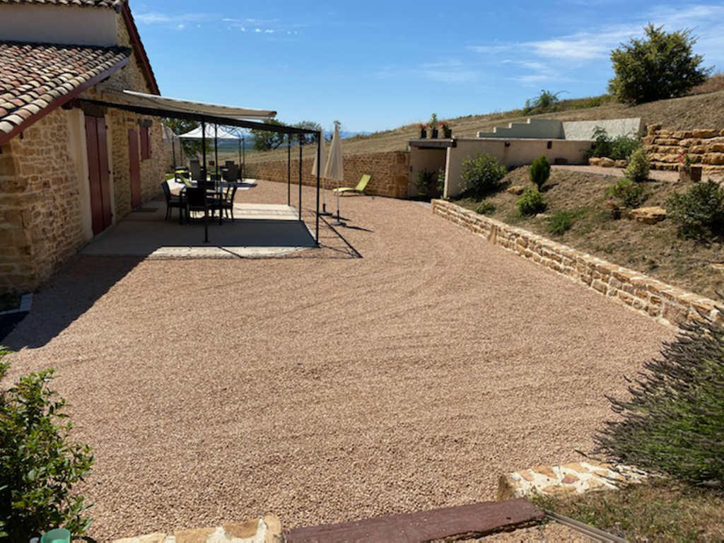 Parking gravier le Beaujolais