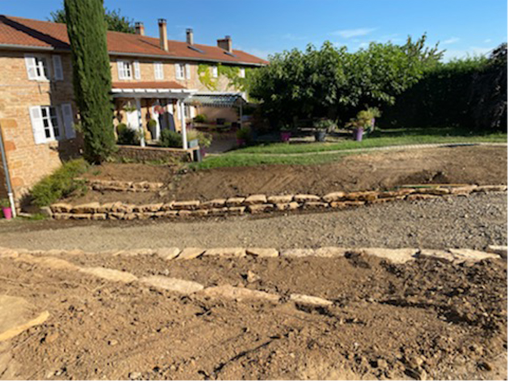 Réalisation du terrassement de la piscine et des exterieurs