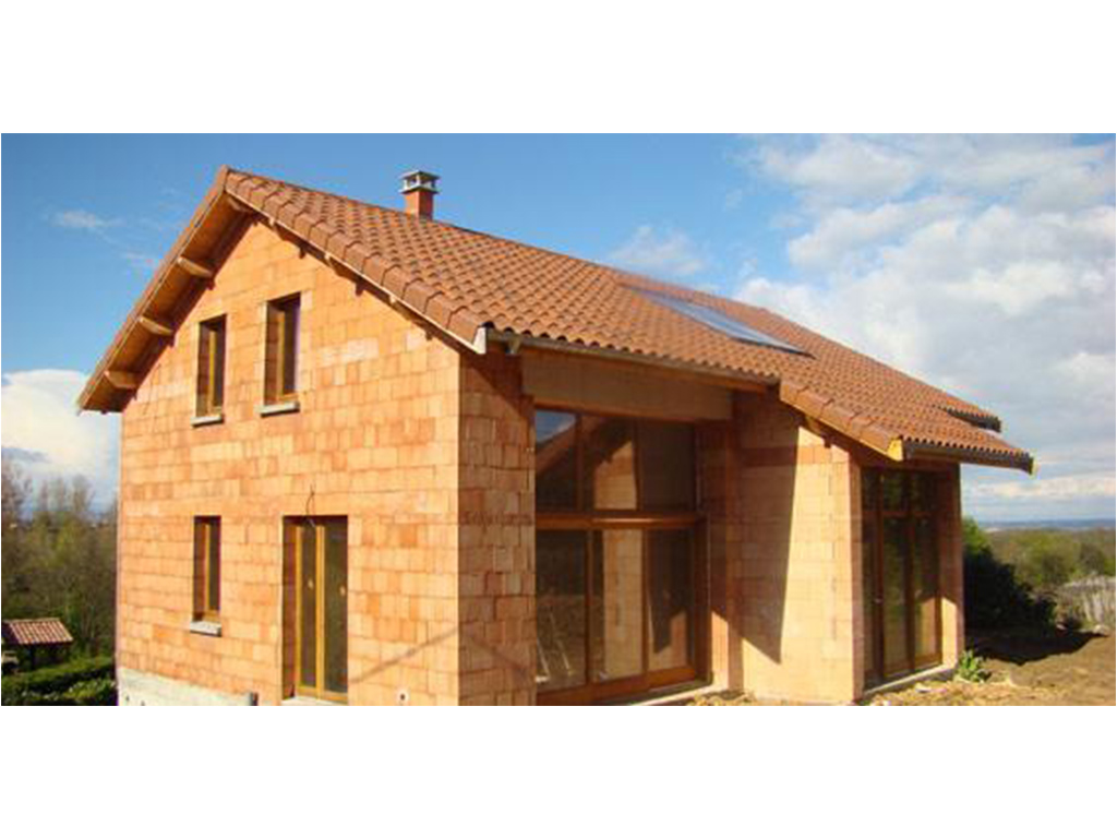Construction maison passive en brique de 50cm dans le Beaujolais
