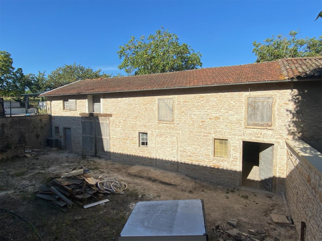Piscine dans le beaujolais avec Eric Just SARL à Denicé